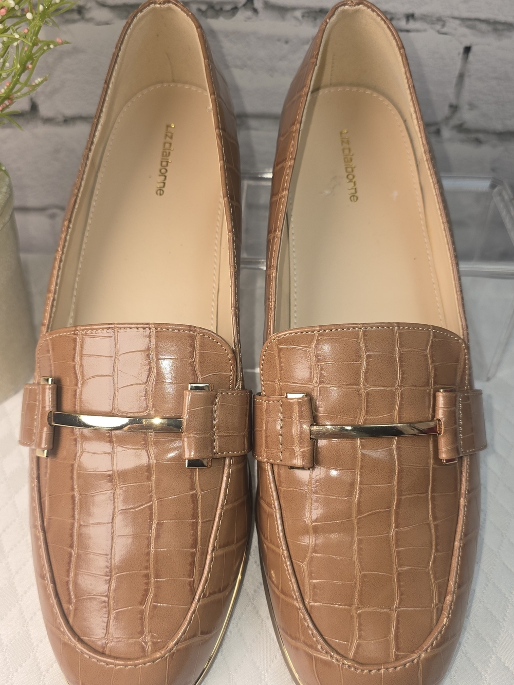 LIZ CLAIBORNE TIMES CROC-EMBOSSED LOAFERS GOLD TRIM HARDWARE SLIP ON WOMENS 10 - Picture 6 of 11